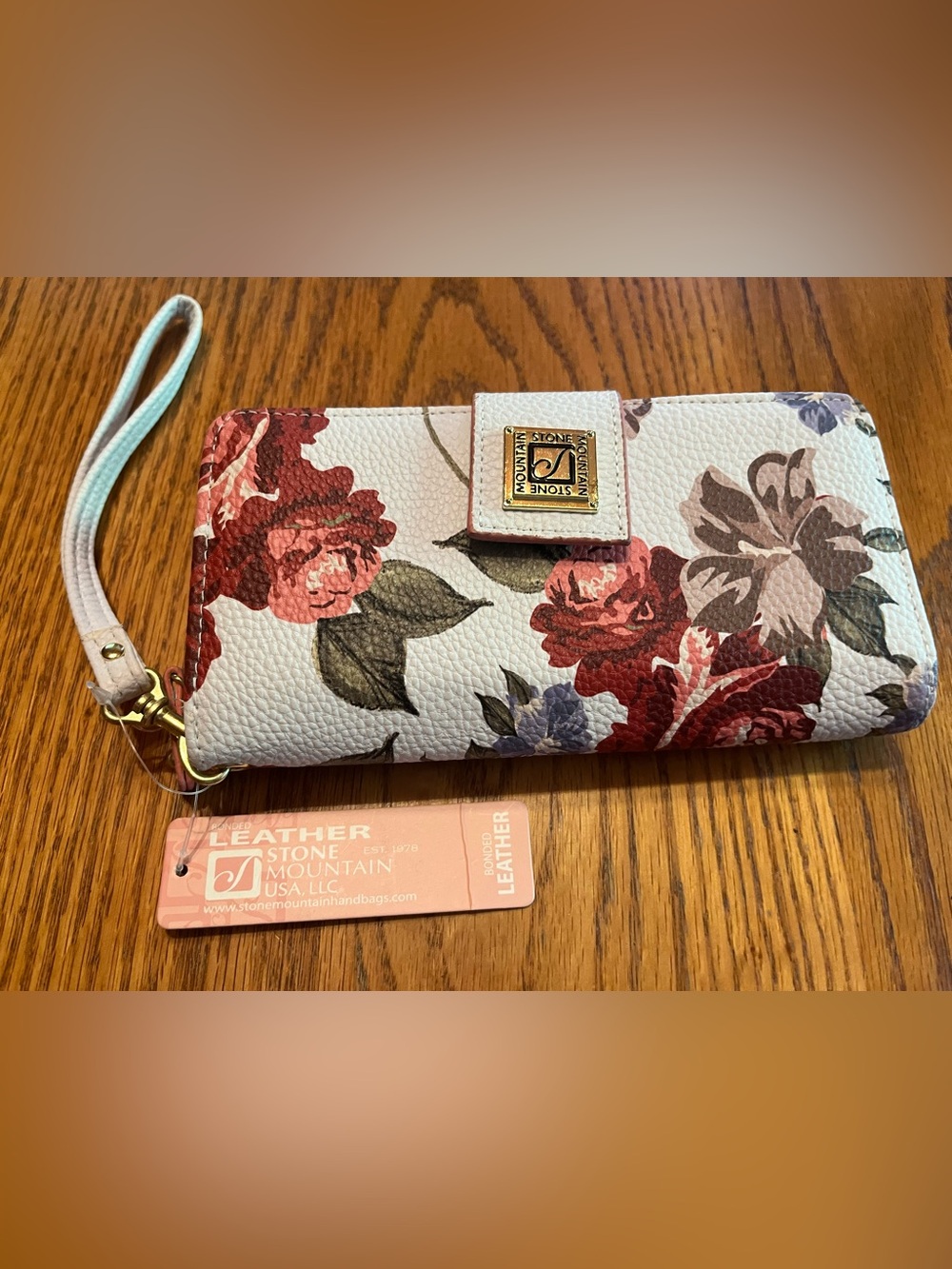 Stone Mountain White Floral Wristlet Wallet with Red and Green Accents NWT